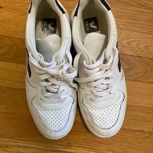 Veja V10 Sneakers